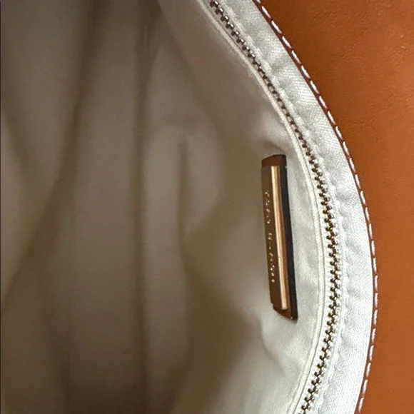 Tory Burch Shoulder Bag with Gold Chain - Picture 9 of 12